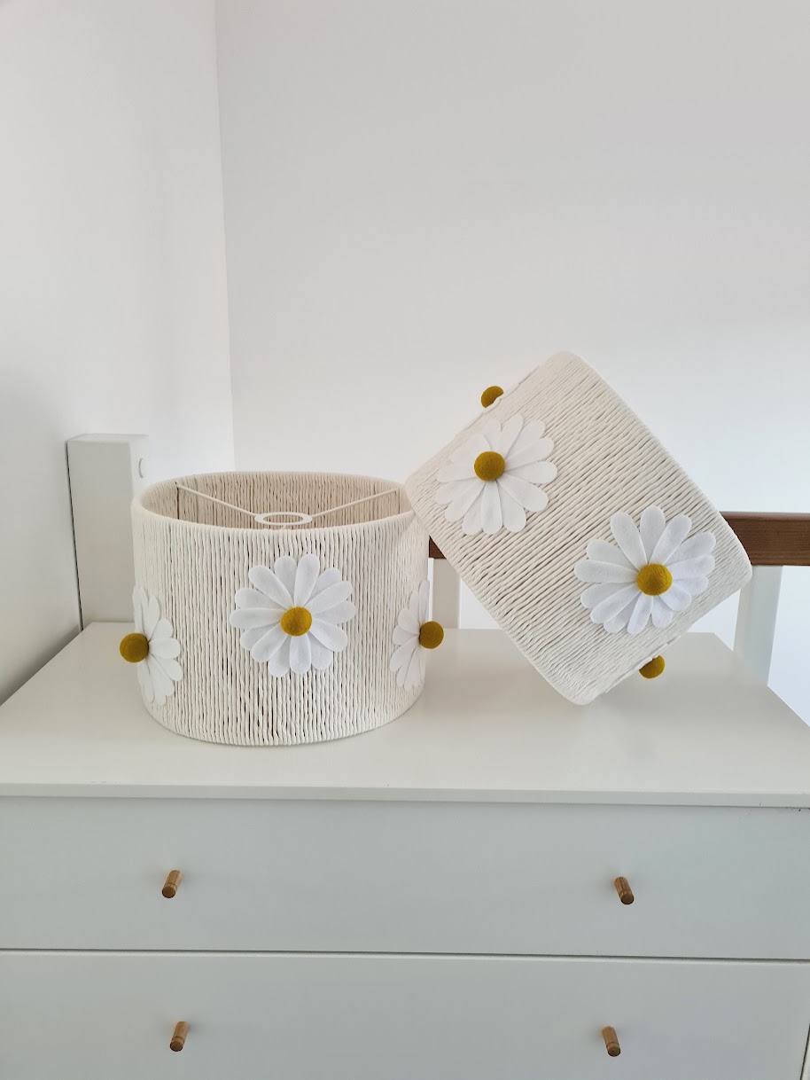 Lampa dziecięca Stokrotki – magiczny klimat kwiatowej łąki w pokoju dziecka - obrazek 2
