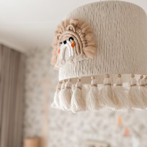 Lampa wisząca do pokoju dziecięcego z motywem lwa