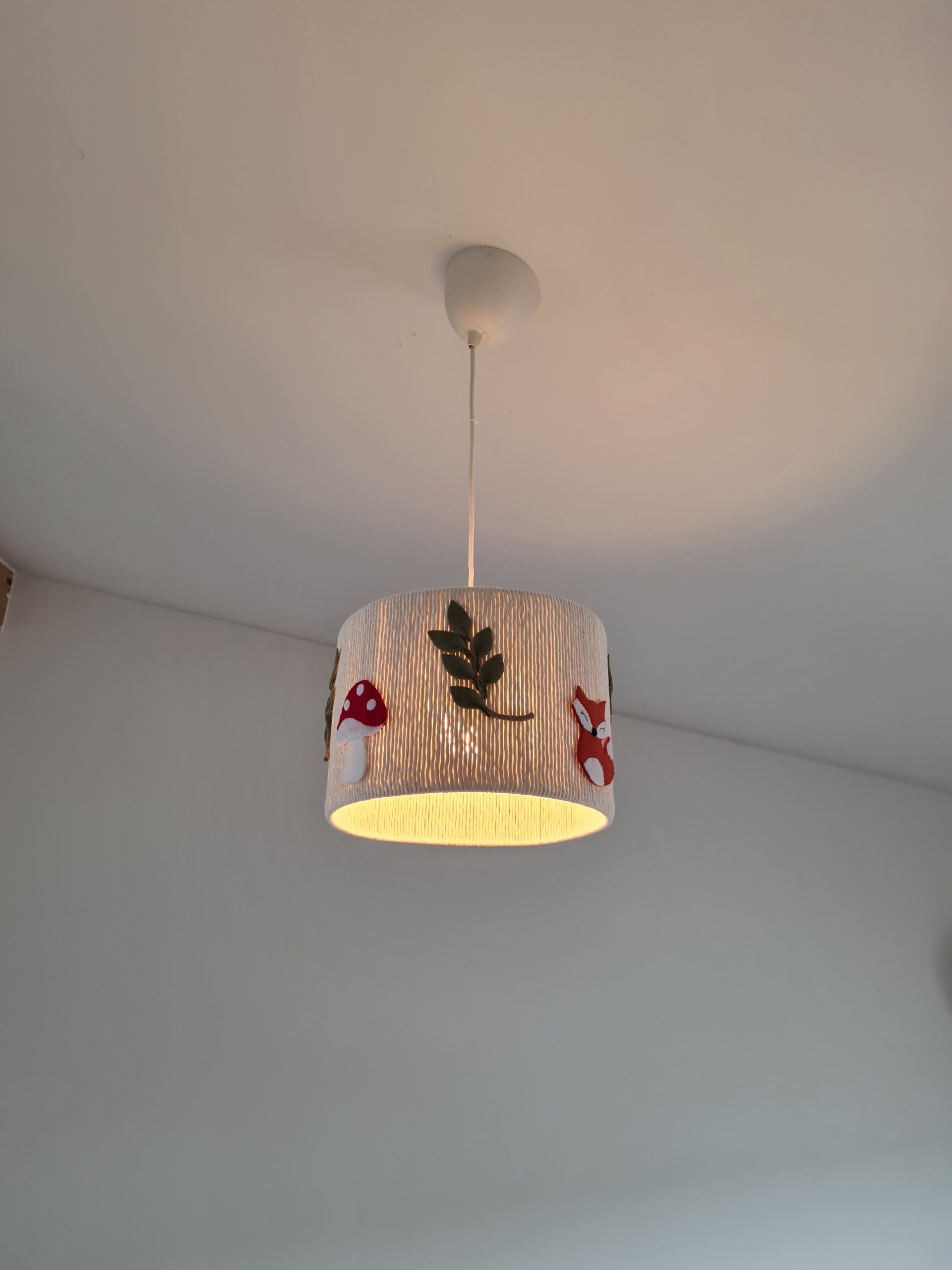 Lampa sufitowa Leśna Historia – bajkowe światło do pokoju dziecka - obrazek 5