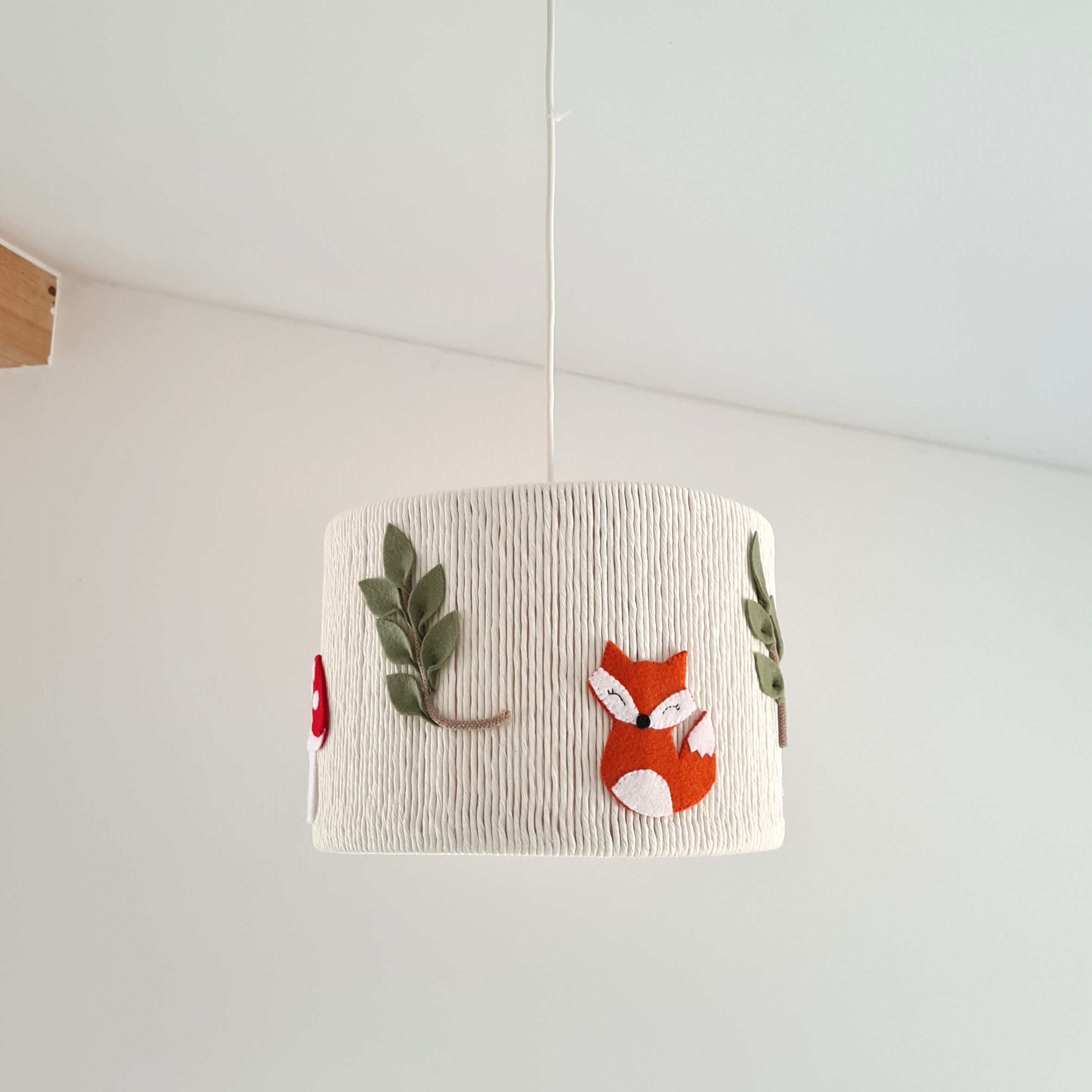 Lampa sufitowa Leśna Historia – bajkowe światło do pokoju dziecka