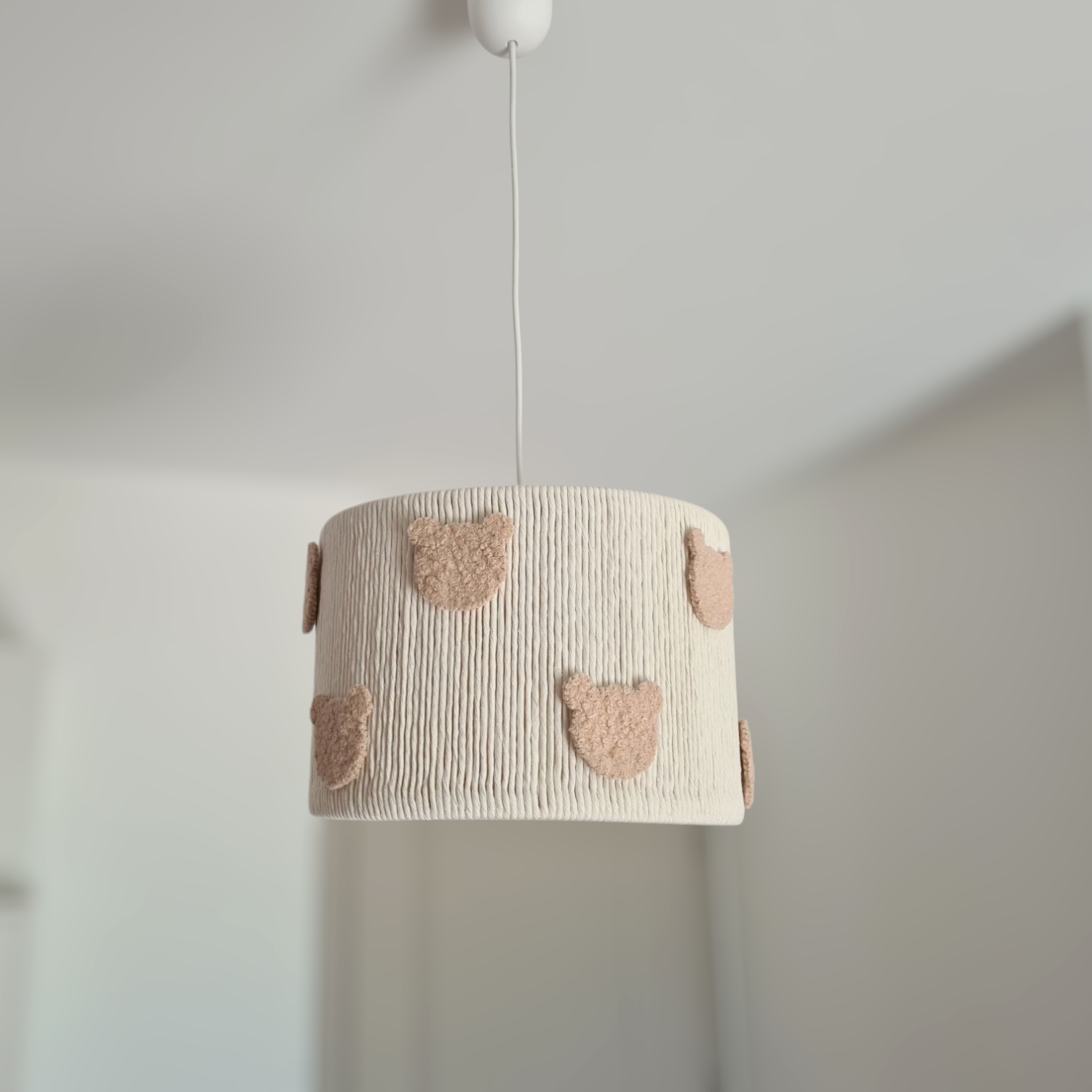 Lampa sufitowa boho Miś – beżowy klosz do pokoju dziecka