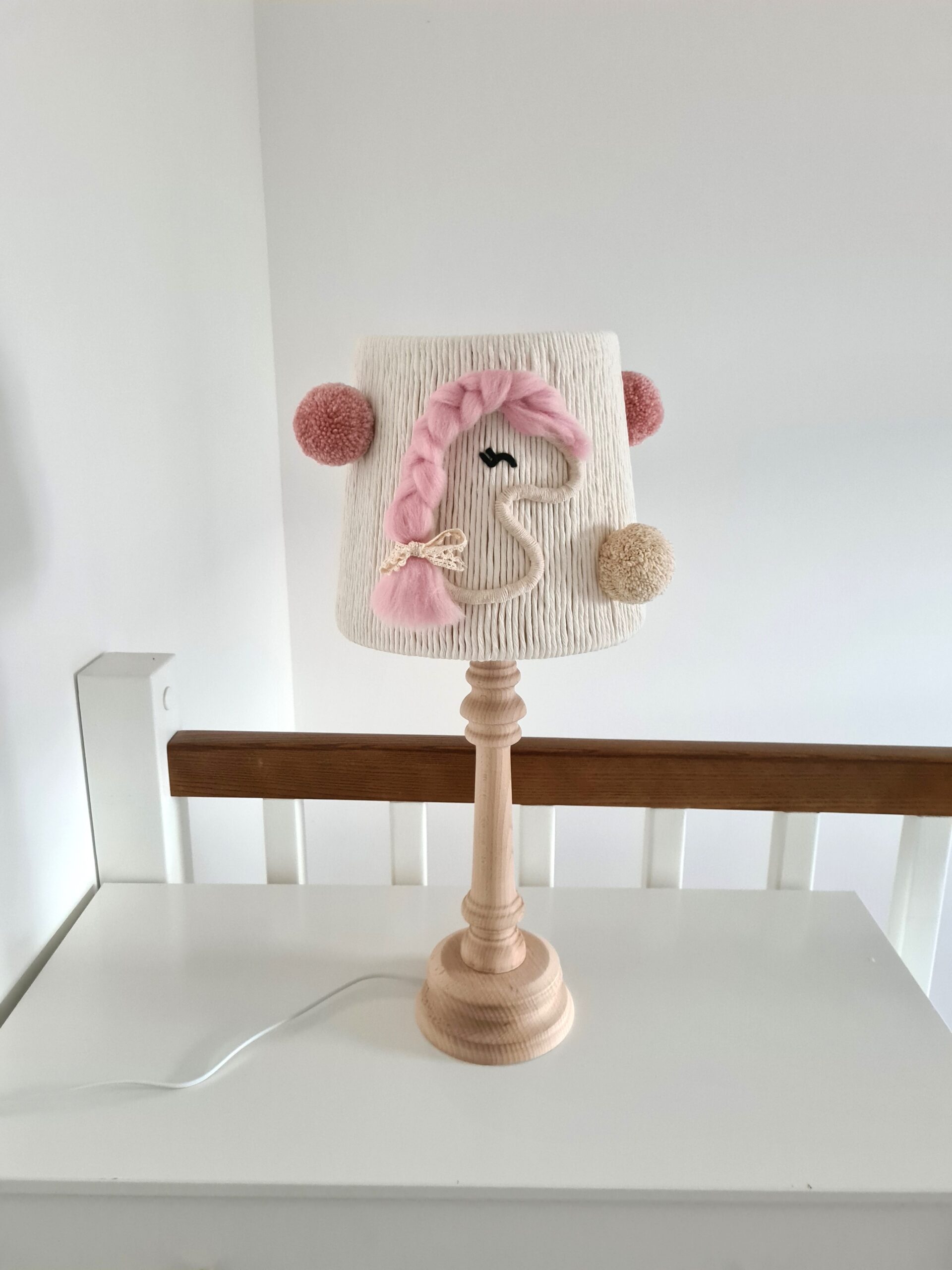 Lampka nocna "Konik & Pompony" - Urocza do pokoju dziecka - obrazek 4