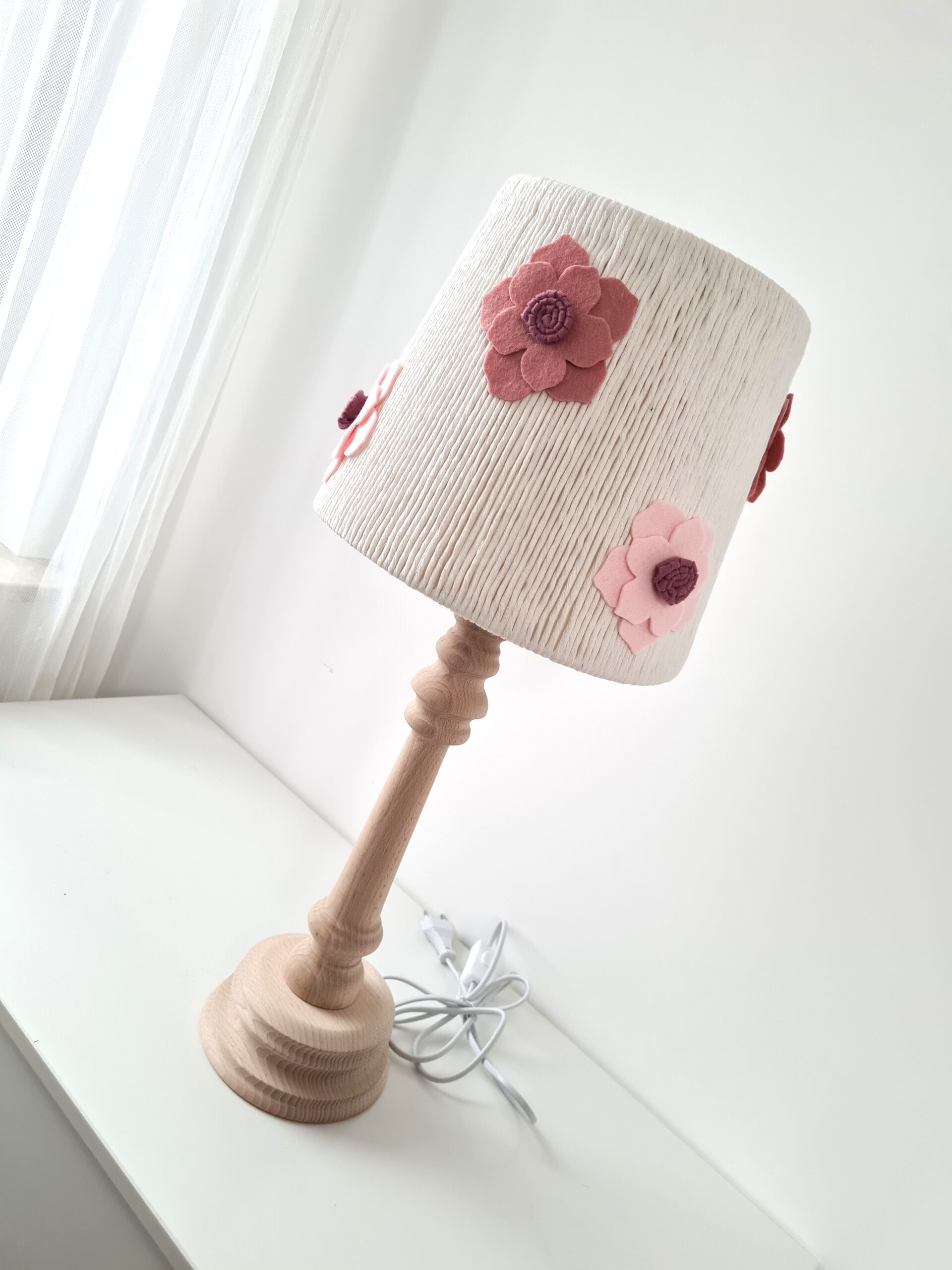 Lampka nocna "Filcowe Kwiaty" – Przytulne światło dla dziewczynki - obrazek 5