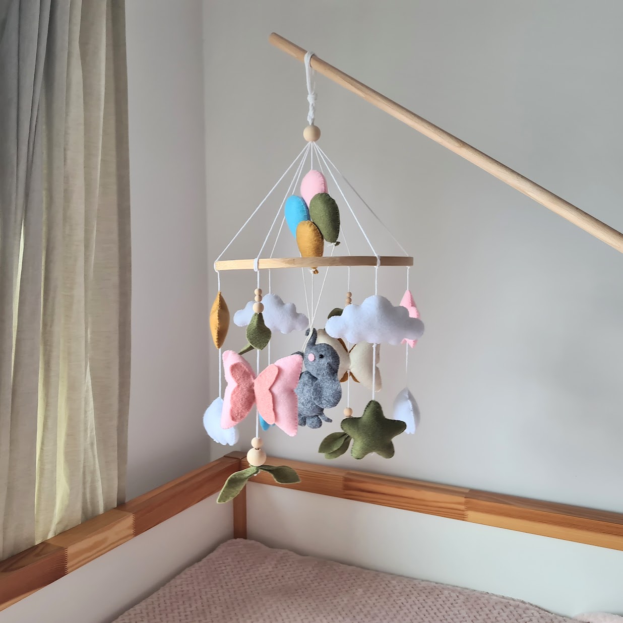 Karuzela nad łóżeczko SŁONIK i kolorowe Balony – Boho - obrazek 4