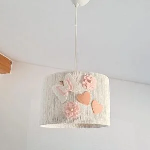 Lampa wisząca z motylkiem i różowymi kwiatkami – Subtelny urok